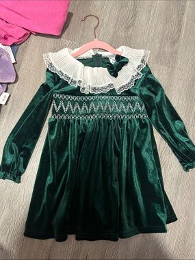 SHEIN Emerald Green Velvet Dress with White Lace Collar